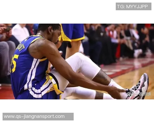 勇士队医澄清库里伤情错误左腿受伤引发关注与讨论 勇士队医澄清库里伤情错误左腿受伤引发关注与讨论