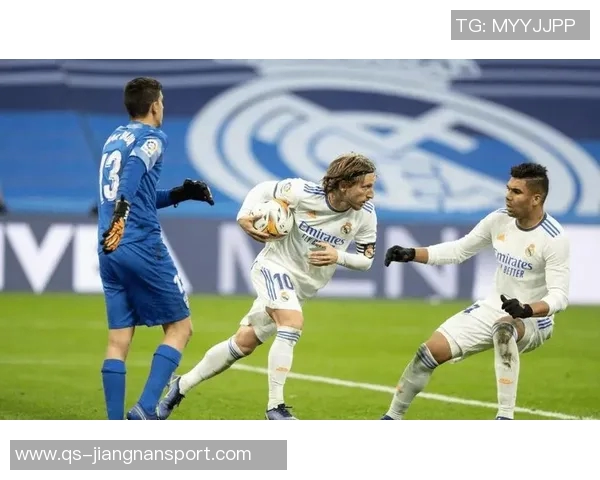 西甲转会市场热潮涌动皇马与黄潜巨额投资占据四成份额 西甲转会市场热潮涌动皇马与黄潜巨额投资占据四成份额