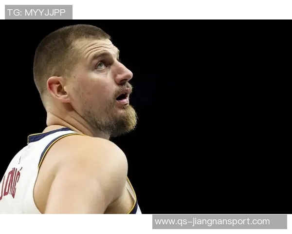 张佳玮点评掘金稳健表现约基奇三节轻松打卡无罚球仍然三双不在意