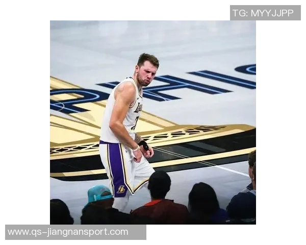 湖人客场挑战灰熊东契奇状态成疑能否复出引关注 湖人客场挑战灰熊东契奇状态成疑能否复出引关注