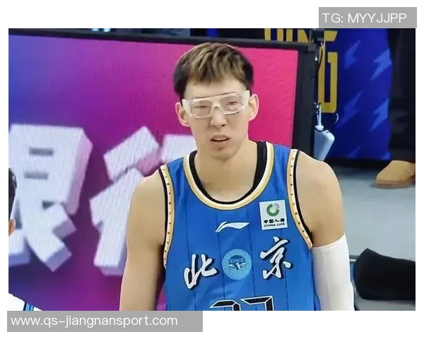 媒体人建议北京队合理分配周琦负担以应对漫长赛季疲惫挑战